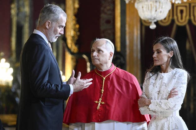 Pope Leo XIV Visit Spain - The Royal Palace Pope Leo XIV is received by king Felipe VI and queen Letizia at the Royal Palace during his Apostolic Journey to Spain on June 06, 2026 in Madrid, Spain. This fourth papal international trip will see Leo XIV travel 2,500 kilometers, stopping in Madrid, Barcelona, and the Canary Islands. Photo by (EV) Simone Risoluti Vatican Media ABACAPRESS.COM Madrid Spain  Copyright: xABACAx
