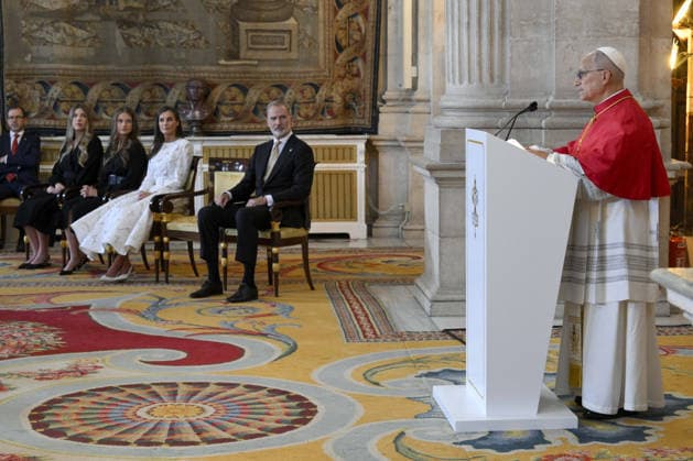 Pope Leo XIV Visit Spain - The Royal Palace Pope Leo XIV addresses to king Felipe VI, queen Letizia, princess Leonor, princess Sofia, authorities, the civil society and the diplomatic corps at the Royal Palace during his Apostolic Journey to Spain on June 06, 2026 in Madrid, Spain. This fourth papal international trip will see Leo XIV travel 2,500 kilometers, stopping in Madrid, Barcelona, and the Canary Islands. Photo by (EV) Simone Risoluti Vatican Media ABACAPRESS.COM Madrid Spain  Copyright: xABACAx