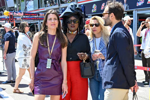 Charlotte Casiraghi et Khadja Nin dans les paddocks du Formula 1 Louis Vuitton Grand Prix de Monaco 2026, à Monte Carlo, Monaco, le 6 juin 2026 Bruno Bebert Bestimage Celebs in the paddocks of the Formula 1 Louis Vuitton Grand Prix of Monaco 2026, in Monte Carlo, Monaco, on June 6, 2026 Monte Carlo Monaco  Copyright: xBrunoxBebertx xBestimagexBrunoxBebertx xBestimagex