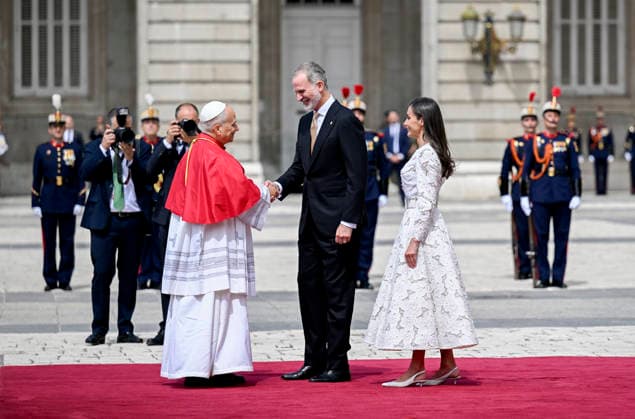 The Royal House receives Pope Leo XIV at the Royal Palace in Madrid King Felipe VI and Queen Letizia attend the ceremony welcoming Pope Leo XIV at the Royal Palace, June 6, 2026, in Madrid Spain The reception brings together the highest authorities of the State and the Catholic Church in Spain and marks the official start of the pontiffs agenda in the country attend the ceremony welcoming Pope Leo XIV at the Royal Palace, June 6, 2026, in Madrid Spain The reception brings together the highest authorities of the State and the Catholic Church in Spain and marks the official start of the pontiffs agenda in the country 06 JUNE 2026 PAPAL VISIT Madrid Madrid Spain  Copyright: xAlbertoxOrtegax 7576352