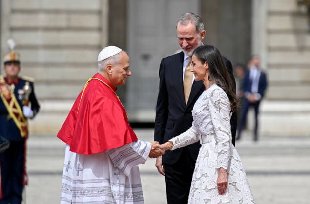 The Royal House receives Pope Leo XIV at the Royal Palace in Madrid King Felipe VI and Queen Letizia attend the ceremony welcoming Pope Leo XIV at the Royal Palace, June 6, 2026, in Madrid Spain The reception brings together the highest authorities of the State and the Catholic Church in Spain and marks the official start of the pontiffs agenda in the country attend the ceremony welcoming Pope Leo XIV at the Royal Palace, June 6, 2026, in Madrid Spain The reception brings together the highest authorities of the State and the Catholic Church in Spain and marks the official start of the pontiffs agenda in the country 06 JUNE 2026 PAPAL VISIT Madrid Madrid Spain  Copyright: xAlbertoxOrtegax 7576353