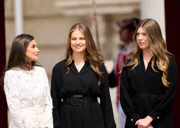 06-06-2026 Madrid Queen Letizia and Princess Leonor and Princess Sofia welcome Pope Leo XIV at the Royal palace in Madrid. No Spain Â  Copyright: xPPEx
