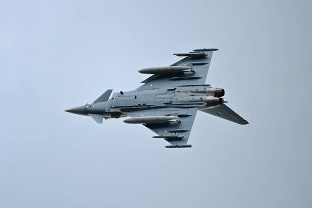 Ein Eurofighter Kampfflugzeug,Jet in der Luft. Tag der Bundeswehr 2026 am 06.06.2023 an der Universitaet der Bundeswehr in Neubiberg. *** A Eurofighter combat aircraft, jet in the air Bundeswehr Day 2026 on 06 06 2023 at the University of the Bundeswehr in Neubiberg