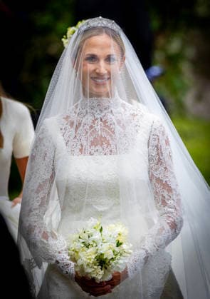 06-06-2026 England NHS nurse Harriet Sperling arriving for her wedding with Peter Philips at the All Saints church in Kemble, Gloucestershire. Â  Copyright: xPPEx