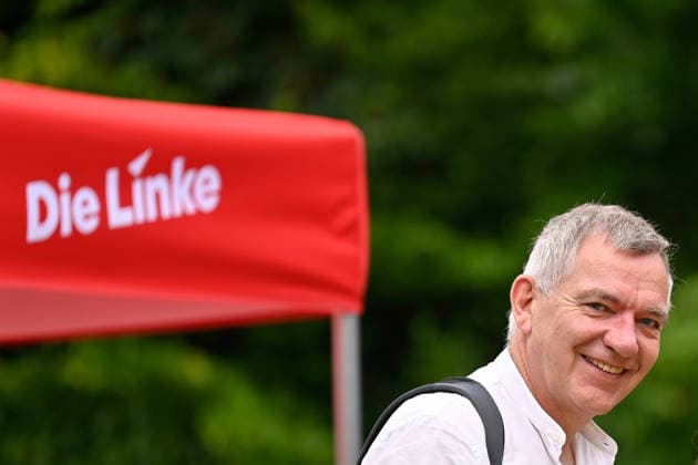 Jan van Aken beim Sommerfest der Linken in Göttingen 06.06.2026, Niedersachsen, Göttingen: Jan van Aken, Parteivorsitzender der Linken, nimmt am Sommerfest der Partei Die Linke in Göttingen teil. Göttingen Niedersachsen Deutschland *** Jan van Aken at the summer party of the Left Party in Göttingen 06 06 2026, Lower Saxony, Göttingen Jan van Aken, party chairman of the Left Party, takes part in the summer party of the Left Party in Göttingen Göttingen Lower Saxony Germany