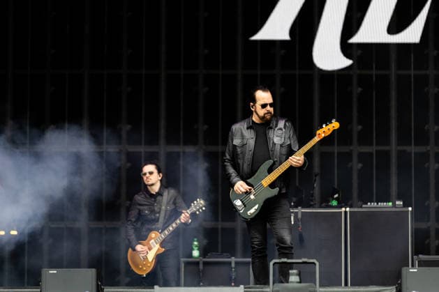 Mark Damon (Bass) während des Auftritts der US-amerikanischen Rockband The Pretty Reckless im Rahmen des Festivals Rock am Ring 2026 am Nürburgring. Nürburg Rock am Ring Rheinland-Pfalz Germany *** Mark Damon bass during the performance of the US rock band The Pretty Reckless as part of the Rock am Ring 2026 festival at the Nürburgring Nürburg Rock am Ring Rheinland Pfalz Germany