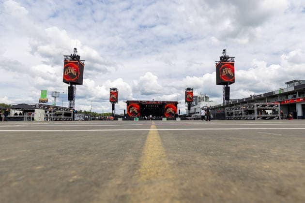 Rock am Ring 2026 - - 06.06.26 Einlasszeit. Das noch leere Infield vor der Utopia Stage füllt sich langsam - Zweiter Festivaltag am Samstag, 06.06.2026, bei Rock am Ring 2026 am Nürburgring in der Eifel. Das dreitägige Musikfestival findet vom 5. bis 7. Juni 2026 statt und gehört zu den größten Open-Air-Festivals Deutschlands. Nürburg Nürburgring Rheinland-Pfalz Deutschland *** Rock am Ring 2026 06 06 26 Admission time The still empty infield in front of the Utopia Stage is slowly filling up Second festival day on Saturday, 06 06 2026, at Rock am Ring 2026 at the Nürburgring in the Eifel The three-day music festival will take place from June 5 to 7, 2026 and is one of the largest open air festivals in Germany Nürburg Nürburgring Rh Copyright: xMarcxJohnx