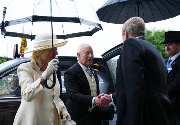 King Charles III And Queen Camilla Attend Derby Day At Epsom Downs Racecourse EPSOM, ENGLAND - JUNE 06: Queen Camilla and King Charles III arrive at the Epsom Derby 2026 at Epsom Downs Racecourse on June 06, 2026 in Epsom, England. The King revived a royal tradition of Queen Elizabeth II, by attending the Derby at Epsom Racecourse. Earlier today, the King s nephew Peter Phillips married Harriet Sperling in a ceremony in Kemble, Gloucestershire., Credit:Carl Court PA ROTA - B68 Avalon United Kingdom, England, Epsom, Epsom Downs Racecourse  Copyright: xCarlxCourtx xPAxROTAx-xB68x xAvalonx 1108333809