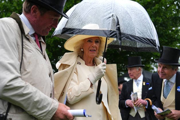 King Charles III And Queen Camilla Attend Derby Day At Epsom Downs Racecourse EPSOM, ENGLAND - JUNE 06: (L-R) Ralph Beckett, Queen Camilla, King Charles III and John Warren attend the Epsom Derby 2026 at Epsom Downs Racecourse on June 06, 2026 in Epsom, England. The King revived a royal tradition of Queen Elizabeth II, by attending the Derby at Epsom Racecourse. Earlier today, the King s nephew Peter Phillips married Harriet Sperling in a ceremony in Kemble, Gloucestershire., Credit:Carl Court PA ROTA - B68 Avalon United Kingdom, England, Epsom, Epsom Downs Racecourse  Copyright: xCarlxCourtx xPAxROTAx-xB68x xAvalonx 1108333950