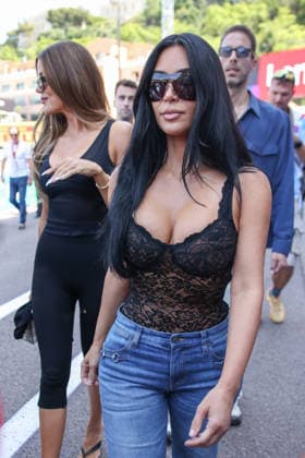 June 6, 2026, Monaco, Monte Carlo: Kim and Khloe Kardashian are seen in a pitlane prior to the qualifying session ahead of the Formula 1 Monaco Grand Prix at the Circuit de Monaco in Monte Carlo on June 6th, 2026. Monaco Monte Carlo  - ZUMAz156 20260606_zip_z156_007 Copyright: xBeataxZawrzelx