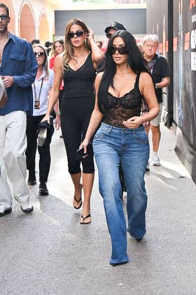 IPA85399814 - Monte Carlo, Formula 1 Monaco Grand Prix - Celebrities attend Saturday practice - Kim Kardashian and KhloÃ Kardashian Pictured: Kim Kardashian and KhloÃ Kardashian  Copyright: xManuelexMangiarottix xManuelexMangiarottix 85399814