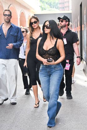 IPA85399817 - Monte Carlo, Formula 1 Monaco Grand Prix - Celebrities attend Saturday practice - Kim Kardashian and KhloÃ Kardashian Pictured: Kim Kardashian and KhloÃ Kardashian  Copyright: xManuelexMangiarottix xManuelexMangiarottix 85399817