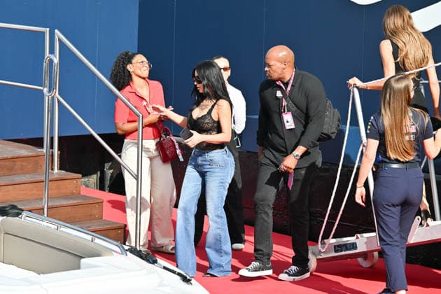 IPA85399844 - Monte Carlo, Formula 1 Monaco Grand Prix - Celebrities attend Saturday practice - Kim Kardashian and KhloÃ Kardashian Pictured: Kim Kardashian and KhloÃ Kardashian  Copyright: xManuelexMangiarottix xManuelexMangiarottix 85399844