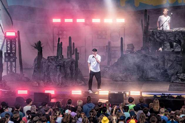 Konzert mit Deine Freunde und ihrer Tour Kindsköpfe im Park ** NUR FÜR REDAKTIONELLE ZWECKE ** EDITORIAL USE ONLY **<p>Die Band Deine Freunde spielt am 6.6.2026 im Amphitheater Gelsenkirchen. Deine Freunde ist eine deutsche Musikgruppe, die Musik für Kinder und Familien spielt. Markus Pauli (Produzent, DJ), Florian Sump (Rapper), Lukas Nimscheck (Sänger) Foto : Arnulf Stoffel Funke Foto Services < p> Buntes Deutschland NRW Gelsenkirchen Copyright: ArnulfxStoffel *** Concert with Deine Freunde and their tour Kindsköpfe im Park FOR EDITORIAL PURPOSES ONLY EDITORIAL USE ONLY p The band Deine Freunde plays on 6 6 2026 at Amphitheater Gelsenkirchen Deine Freunde is a German music group that plays music for children and famil Copyright: ArnulfxStoffel doc8669qv71zaw343ay1dy0 ,EDITORIAL USE ONLY