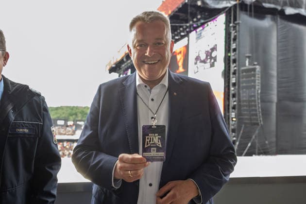 Rock am Ring 2026 - 06.06.26 RLP Ministerpräsident Gordon SCHNIEDER (CDU) besucht das Festivalgelände - Zweiter Festivaltag am Samstag, 06.06.2026, bei Rock am Ring 2026 am Nürburgring in der Eifel. Das dreitägige Musikfestival findet vom 5. bis 7. Juni 2026 statt und gehört zu den größten Open-Air-Festivals Deutschlands. Nürburg Nürburgring Rheinland-Pfalz Deutschland *** Rock am Ring 2026 06 06 26 RLP Minister President Gordon SCHNIEDER CDU visits the festival site Second festival day on Saturday, 06 06 2026, at Rock am Ring 2026 at the Nürburgring in the Eifel The three-day music festival will take place from June 5 to 7, 2026 and is one of the largest open-air festivals in Germany Nürburg Nürburgring Rhineland-Palatinate German Copyright: xMarcxJohnx