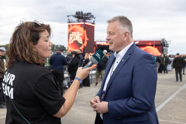 Rock am Ring 2026 - 06.06.26 RLP Ministerpräsident Gordon SCHNIEDER (CDU) besucht das Festivalgelände - Zweiter Festivaltag am Samstag, 06.06.2026, bei Rock am Ring 2026 am Nürburgring in der Eifel. Das dreitägige Musikfestival findet vom 5. bis 7. Juni 2026 statt und gehört zu den größten Open-Air-Festivals Deutschlands. Nürburg Nürburgring Rheinland-Pfalz Deutschland *** Rock am Ring 2026 06 06 26 RLP Minister President Gordon SCHNIEDER CDU visits the festival site Second festival day on Saturday, 06 06 2026, at Rock am Ring 2026 at the Nürburgring in the Eifel The three-day music festival will take place from June 5 to 7, 2026 and is one of the largest open-air festivals in Germany Nürburg Nürburgring Rhineland-Palatinate German Copyright: xMarcxJohnx