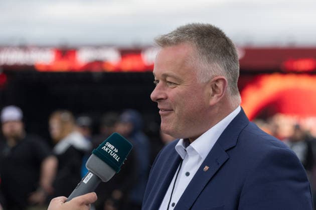 Rock am Ring 2026 - 06.06.26 RLP Ministerpräsident Gordon SCHNIEDER (CDU) besucht das Festivalgelände - Zweiter Festivaltag am Samstag, 06.06.2026, bei Rock am Ring 2026 am Nürburgring in der Eifel. Das dreitägige Musikfestival findet vom 5. bis 7. Juni 2026 statt und gehört zu den größten Open-Air-Festivals Deutschlands. Nürburg Nürburgring Rheinland-Pfalz Deutschland *** Rock am Ring 2026 06 06 26 RLP Minister President Gordon SCHNIEDER CDU visits the festival site Second festival day on Saturday, 06 06 2026, at Rock am Ring 2026 at the Nürburgring in the Eifel The three-day music festival will take place from June 5 to 7, 2026 and is one of the largest open-air festivals in Germany Nürburg Nürburgring Rhineland-Palatinate German Copyright: xMarcxJohnx