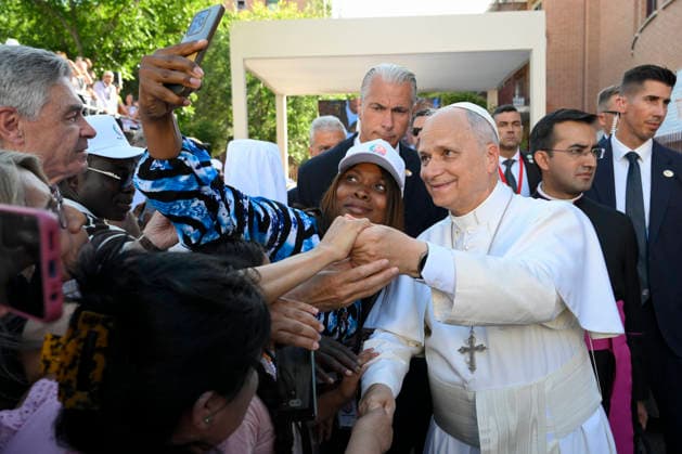 SPAIN - POPE LEO XIV DURING HIS VISIT TO CARITAS CHARITY S CENTRE FOR HOMELESS PEOPLE CADIA 24 HORAS IN MADRID - 2026 6 6 Spain, Vatican, 2026 6 6 Pope Leo XIV during his visit to Caritas charity s centre for homeless people Cedia 24 horas in Lucero neighbourhood in Madrid, EDITORIAL USE ONLY - NO BOOKS Copyright: xVATICANxMEDIA CPPx