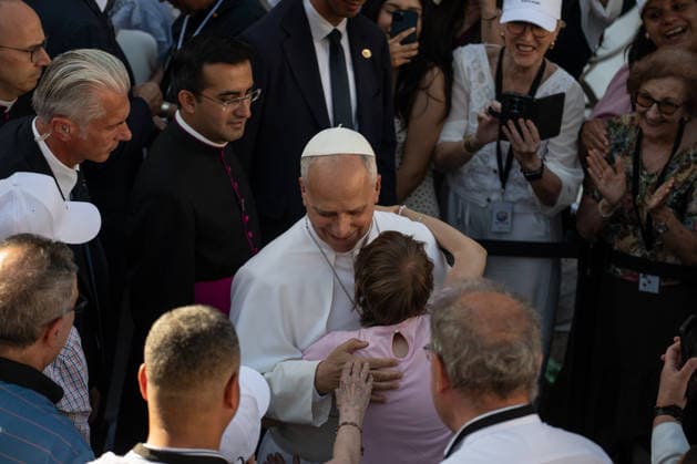 Pope Leo XIV visits the operators and assisted persons of the social project CEDIA 24 hours Madrid Pope Leo XIV during a visit to the operators and assisted persons of the social project CEDIA 24 hours, on June 6, 2026, in Madrid Spain Pope Leo XIV visits the Caritas information and reception center where the social project CEDIA 24 hours is carried out, located in the Lucero neighborhood of Madrid The pontiff met with the professionals and volunteers who provide the service, as well as sharing a moment with the users of the resource, getting to know first hand their reality and the lines of help they receive 06 JUNE 2026 Fernando Sá Madrid Madrid Madrid Spain  Copyright: xFernandoxSanchezx 7577178