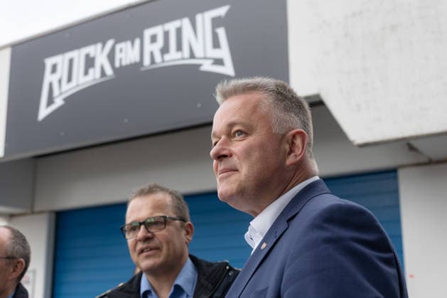 Rock am Ring 2026 - 06.06.26 RLP Ministerpräsident Gordon SCHNIEDER (CDU) besucht das Festivalgelände - Zweiter Festivaltag am Samstag, 06.06.2026, bei Rock am Ring 2026 am Nürburgring in der Eifel. Das dreitägige Musikfestival findet vom 5. bis 7. Juni 2026 statt und gehört zu den größten Open-Air-Festivals Deutschlands. Nürburg Nürburgring Rheinland-Pfalz Deutschland *** Rock am Ring 2026 06 06 26 RLP Minister President Gordon SCHNIEDER CDU visits the festival site Second festival day on Saturday, 06 06 2026, at Rock am Ring 2026 at the Nürburgring in the Eifel The three-day music festival will take place from June 5 to 7, 2026 and is one of the largest open-air festivals in Germany Nürburg Nürburgring Rhineland-Palatinate German Copyright: xMarcxJohnx