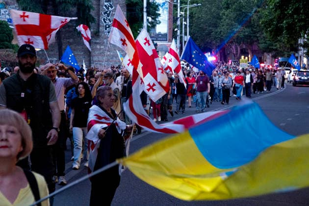 June 6, 2026, Tbilisi, Georgia: Tbilisi, Georgia, June 6, 2026. Protesters chant slogans as they walk to the Georgian Parliament building on the 556th day of anti-government rallies in Tbilisi. Tbilisi Georgia  - ZUMAz174 20260606_zip_z174_001 Copyright: xMoexZoyarix
