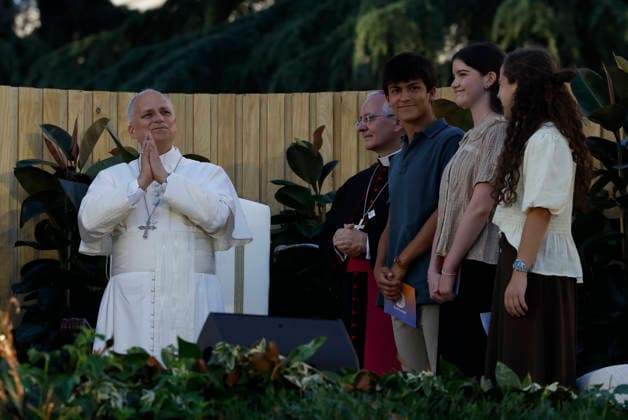 Pope Leo XIV (L) presides over a prayer vigil with young people, in Madrid, Spain, 06 June 2026. Pope Leo XIV is undertaking an official six-day visit to Spain from 06 to 12 June 2026, which will include Madrid, Barcelona, and the Canary Islands. Pope Leo XIV visits Spain !ACHTUNG: NUR REDAKTIONELLE NUTZUNG!  Copyright: xJ.J.xGuillénx GRAF2596 20260606-55020521549_1