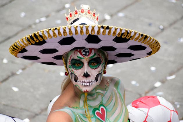 Mexicans Taking Part During The World s Largest Mexican Wave A woman wearing a charro hat taking part in the World s Largest Mexican Wave, aiming for a Guinness World Record before the 2026 FIFA World Cup. June 6, 2026, Mexico City, Mexico. (Photo by Luis Barron Eyepix Group) Copyright: xLuisxBarronx xEyepixxGroupx LB_06062026_185967