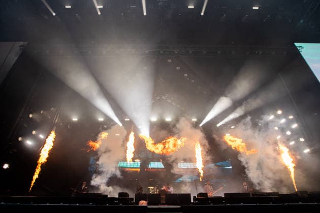 Lichtshow und Flammenwerfer während des Auftritts der US-amerikanischen Metalcore-Band Ice Nine Kills im Rahmen des Festivals Rock am Ring 2026 am Nürburgring. Nürburg Rock am Ring Rheinland-Pfalz Germany *** Light show and flamethrowers during the performance of the US metalcore band Ice Nine Kills as part of the Rock am Ring 2026 festival at the Nürburgring Nürburg Rock am Ring Rheinland Pfalz Germany