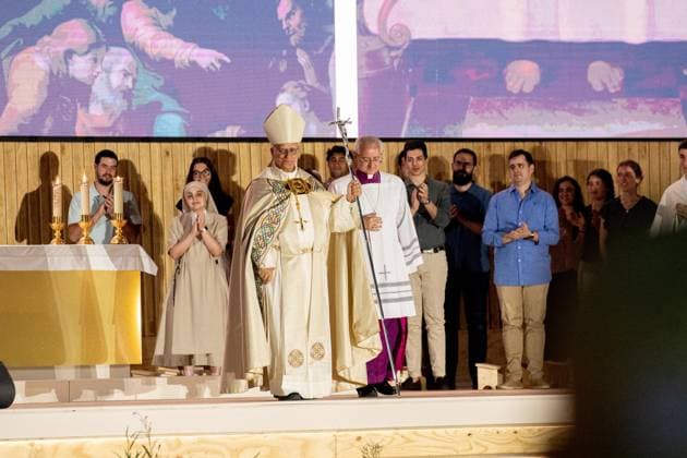 Pope Leo XIV presides over the prayer vigil with young people in Madrid Pope Leo XIV during the prayer vigil with young people, in the Plaza de Lima, on June 6, 2026, in Madrid Spain During the prayer vigil with young people, the pontiff addresses the audience after the moment of community prayer The event brings together thousands of participants in a meeting focused on faith and dialogue with the new generations 06 JUNE 2026 PAPAMÓVIL Madrid Madrid Madrid Spain  Copyright: xGabrielxLuengasx 7577475