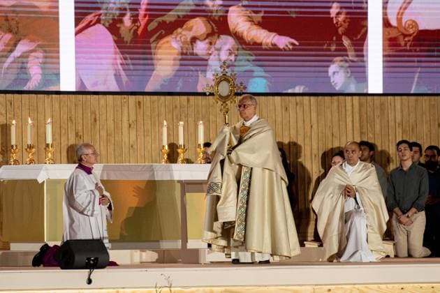 Pope Leo XIV presides over the prayer vigil with young people in Madrid Pope Leo XIV during the prayer vigil with young people, in the Plaza de Lima, on June 6, 2026, in Madrid Spain During the prayer vigil with young people, the pontiff addresses the audience after the moment of community prayer The event brings together thousands of participants in a meeting focused on faith and dialogue with the new generations 06 JUNE 2026 PAPAMÓVIL Madrid Madrid Madrid Spain  Copyright: xGabrielxLuengasx 7577484