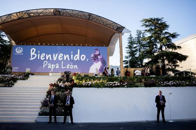 Pope Leo XIV presides over the prayer vigil with young people in Madrid Scene during the prayer vigil with young people, in the Plaza de Lima, on June 6, 2026, in Madrid Spain During the prayer vigil with young people, the pontiff addresses the audience after the moment of community prayer The event brings together thousands of participants in a meeting focused on faith and dialogue with the new generations 06 JUNE 2026 PAPAMÓVIL Madrid Madrid Madrid Spain  Copyright: xGabrielxLuengasx 7577514