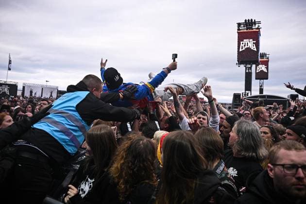 Rock am Ring 2026 ** NUR FÜR REDAKTIONELLE ZWECKE ** EDITORIAL USE ONLY **<p>Fans crowdsurfen während des Konzerts von Landmarks (LANDMVRKS) bei Rock am Ring Festival, am 06.06.2026 im Nürburgring. Deutschland NRW Nürburg Copyright: SocratesxTassos *** Rock am Ring 2026 FOR EDITORIAL PURPOSES ONLY EDITORIAL USE ONLY p Fans crowdsurfing during the concert of Landmarks LANDMVRKS at Rock am Ring Festival, on 06 06 2026 at Nürburgring Germany NRW Nürburg Copyright SocratesxTassos Copyright: SocratesxTassos doc866d1itjdspg54n2e5x ,EDITORIAL USE ONLY