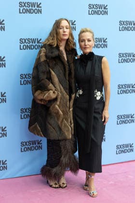 Teenage Sex and Death at Camp Miasma film premiere in London - 06 Jun 2026 Hannah Einbinder and Gillian Anderson attend the premiere screening of Teenage Sex and Death in Camp Miasma during the SXSW, at The Barbican Centre in London. London United Kingdom Copyright: xPhilxLewisx xSOPAxImagesx HannahEinbinderGillianAnderson-2857