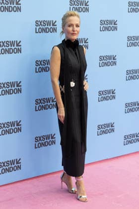 Teenage Sex and Death at Camp Miasma film premiere in London - 06 Jun 2026 Gillian Anderson attends the premiere screening of Teenage Sex and Death in Camp Miasma during the SXSW, at The Barbican Centre in London. London United Kingdom Copyright: xPhilxLewisx xSOPAxImagesx GillianAnderson-2837