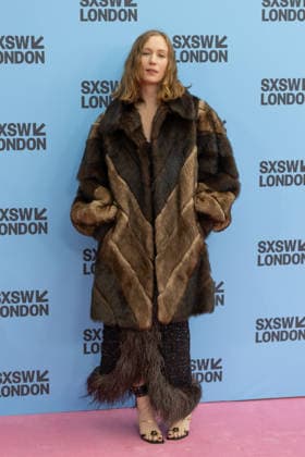 Teenage Sex and Death at Camp Miasma film premiere in London - 06 Jun 2026 Hannah Einbinder attends the premiere screening of Teenage Sex and Death in Camp Miasma during the SXSW, at The Barbican Centre in London. London United Kingdom Copyright: xPhilxLewisx xSOPAxImagesx HannahEinbinder -2881