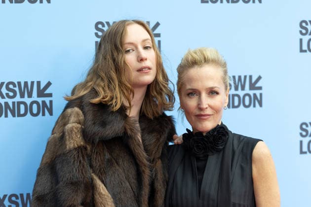 Teenage Sex and Death at Camp Miasma film premiere in London - 06 Jun 2026 Hannah Einbinder and Gillian Anderson attend the premiere screening of Teenage Sex and Death in Camp Miasma during the SXSW, at The Barbican Centre in London. London United Kingdom Copyright: xPhilxLewisx xSOPAxImagesx HannahEinbinderGillianAnderson-2867