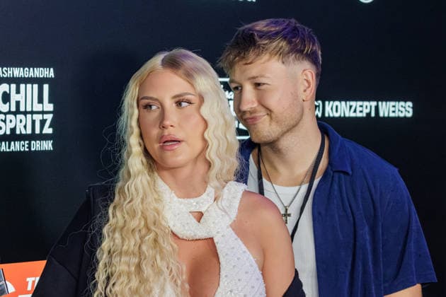 06.06.2026. Leverkusen. (r-l) Oliver Ginkel mit Freundin Antonia am Rande des Fame Fighting, das große Promibox-Event von BILD und Eugen Lopez in der Leverkusener Ostermann Arena. Zum ersten Mal in Kooperation mit dem britischen Pendant Misfits Boxing und dem internationalen Medienpartner The Sun. Leverkusen Ostermann Arena Nordrhein-Westfalen Deutschland *** 06 06 2026 Leverkusen r l Oliver Ginkel with girlfriend Antonia on the sidelines of Fame Fighting, the big celebrity boxing event organized by BILD and Eugen Lopez at the Ostermann Arena in Leverkusen For the first time in cooperation with British counterpart Misfits Boxing and international media partner The Sun Leverkusen Ostermann Arena North Rhine-Westphalia Germany
