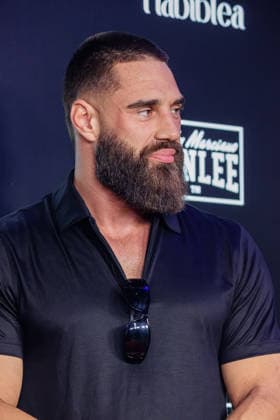 06.06.2026. Leverkusen. Aleks Petrovic am Rande des Fame Fighting, das große Promibox-Event von BILD und Eugen Lopez in der Leverkusener Ostermann Arena. Zum ersten Mal in Kooperation mit dem britischen Pendant Misfits Boxing und dem internationalen Medienpartner The Sun. Leverkusen Ostermann Arena Nordrhein-Westfalen Deutschland *** 06 06 2026 Leverkusen Aleks Petrovic on the verge of Fame Fighting, the big celebrity boxing event by BILD and Eugen Lopez in the Ostermann Arena in Leverkusen For the first time in cooperation with the British counterpart Misfits Boxing and the international media partner The Sun Leverkusen Ostermann Arena North Rhine-Westphalia Germany