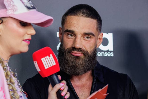 06.06.2026. Leverkusen. Aleks Petrovic am Rande des Fame Fighting, das große Promibox-Event von BILD und Eugen Lopez in der Leverkusener Ostermann Arena. Zum ersten Mal in Kooperation mit dem britischen Pendant Misfits Boxing und dem internationalen Medienpartner The Sun. Leverkusen Ostermann Arena Nordrhein-Westfalen Deutschland *** 06 06 2026 Leverkusen Aleks Petrovic on the verge of Fame Fighting, the big celebrity boxing event by BILD and Eugen Lopez in the Ostermann Arena in Leverkusen For the first time in cooperation with the British counterpart Misfits Boxing and the international media partner The Sun Leverkusen Ostermann Arena North Rhine-Westphalia Germany