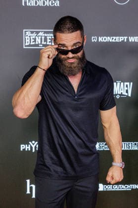 06.06.2026. Leverkusen. Aleks Petrovic am Rande des Fame Fighting, das große Promibox-Event von BILD und Eugen Lopez in der Leverkusener Ostermann Arena. Zum ersten Mal in Kooperation mit dem britischen Pendant Misfits Boxing und dem internationalen Medienpartner The Sun. Leverkusen Ostermann Arena Nordrhein-Westfalen Deutschland *** 06 06 2026 Leverkusen Aleks Petrovic on the verge of Fame Fighting, the big celebrity boxing event by BILD and Eugen Lopez in the Ostermann Arena in Leverkusen For the first time in cooperation with the British counterpart Misfits Boxing and the international media partner The Sun Leverkusen Ostermann Arena North Rhine-Westphalia Germany