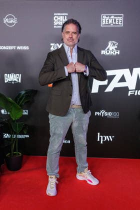 06.06.2026. Leverkusen. Dr. Can Ansay am Rande des Fame Fighting, das große Promibox-Event von BILD und Eugen Lopez in der Leverkusener Ostermann Arena. Zum ersten Mal in Kooperation mit dem britischen Pendant Misfits Boxing und dem internationalen Medienpartner The Sun. Leverkusen Ostermann Arena Nordrhein-Westfalen Deutschland *** 06 06 2026 Leverkusen Dr Can Ansay on the verge of Fame Fighting, the big celebrity boxing event by BILD and Eugen Lopez in the Ostermann Arena in Leverkusen For the first time in cooperation with the British counterpart Misfits Boxing and the international media partner The Sun Leverkusen Ostermann Arena North Rhine-Westphalia Germany