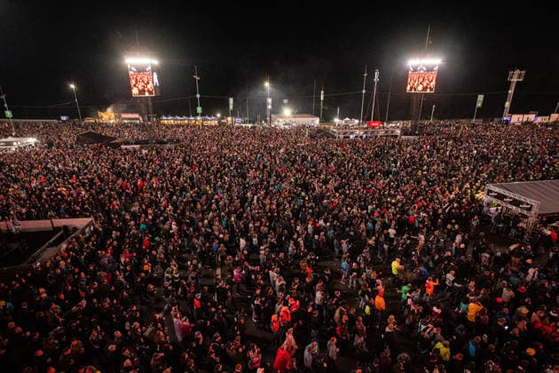 Rock am Ring 2026, Tag 2, 6.6.2026 Ausverkauftes Haus -- Mit dem Traditionsfestival Rock am Ring am Nürburgring in der Eifel startet in Deutschland die Festival-Saison. Rock am Ring findet in diesem Jahr vom 5. bis 7. Juni statt. Rund 80 Bands und Künstler stehen auf einer der drei großen Bühnen. Nürburg Nürburgring Rheinland-Pfalz Deutschland *** Rock am Ring 2026, Day 2, 6 6 2026 Sold out The traditional Rock am Ring festival at the Nürburgring in the Eifel region kicks off the festival season in Germany Rock am Ring will take place this year from 5 to 7 June Around 80 bands and artists will perform on one of the three large stages Nürburg Nürburgring Rhineland-Palatinate Germany Copyright: xSebastianxDerixx