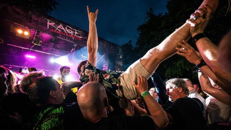 Die Duisburger Punkband Eisenpimmel spielt beim Festiavl Rage against Racism. Am 06.06.2026 in Duisburg ** NUR FÜR REDAKTIONELLE ZWECKE ** EDITORIAL USE ONLY **<p>Die Duisburger Punkband Eisenpimmel spielt beim Festiavl Rage against Racism. Am 06.06.2026 in Duisburg Duisburg Copyright: ChristophxJendral *** The Duisburg punk band Eisenpimmel plays at the Festiavl Rage against Racism On 06 06 2026 in Duisburg FOR EDITORIAL PURPOSES ONLY p The Duisburg punk band Eisenpimmel plays at the Festiavl Rage against Racism On 06 06 2026 in Duisburg Duisburg Copyright ChristophxJendral Copyright: ChristophxJendral doc866eph0za0i144sc6w0m ,EDITORIAL USE ONLY