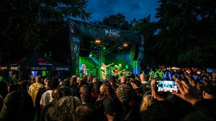 Die Duisburger Punkband Eisenpimmel spielt beim Festiavl Rage against Racism. Am 06.06.2026 in Duisburg ** NUR FÜR REDAKTIONELLE ZWECKE ** EDITORIAL USE ONLY **<p>Die Duisburger Punkband Eisenpimmel spielt beim Festiavl Rage against Racism. Am 06.06.2026 in Duisburg Duisburg Copyright: ChristophxJendral *** The Duisburg punk band Eisenpimmel plays at the Festiavl Rage against Racism On 06 06 2026 in Duisburg FOR EDITORIAL PURPOSES ONLY p The Duisburg punk band Eisenpimmel plays at the Festiavl Rage against Racism On 06 06 2026 in Duisburg Duisburg Copyright ChristophxJendral Copyright: ChristophxJendral doc866epgctjk7tt4es1ktp ,EDITORIAL USE ONLY