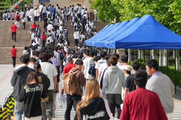 GAOKAO in Yantai Students taking the college entrance examination enter the examination room in Yantai, Shandong Province, China on June 7, 2026. Yantai Shandong China  Copyright: xCFOTOx i1780829272280