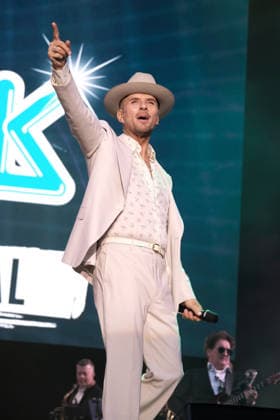 British singer songwriter, Matthew Weston Goss in Southampton, UK - 06 Jun 2026 British singer songwriter, Matthew Weston Goss, known as Matt Goss, former member of UK boy band Bros, performs live on stage at Let s Rock Festival at St Mary s Stadium. He was the lead singer of 1980s pop group Bros. In 1989, Bros won the Brit Award for Breakthrough Artist . Southampton United Kingdom Copyright: xDawnxFletcher-Parkx xSOPAxImagesx DSCF3630