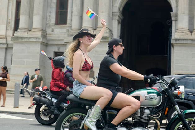 June 6, 2026, Philadelphia, Pennsylvania, USA: People march past City Hall in downtown Philadelphia to protest civil rights abuses against those who identify as LGBTQIA2S+ as part of the annual 2026 Philadelphia Dyke March. Philadelphia, PA, June 5, 2026. Philadelphia USA - ZUMAg216 20260606_znp_g216_011 Copyright: xDominicxGwinnx