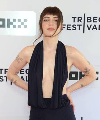 Tribeca Festival - Only What We Carry Premiere - NYC Lizzy McAlpine attends the premiere Only What We Carry at the Tribeca Film Festival in New York, NY on June 6, 2026. Photo by Charles Guerin ABACAPRESS.COM New York City NY United States  Copyright: xGuerinxCharles ABACAx