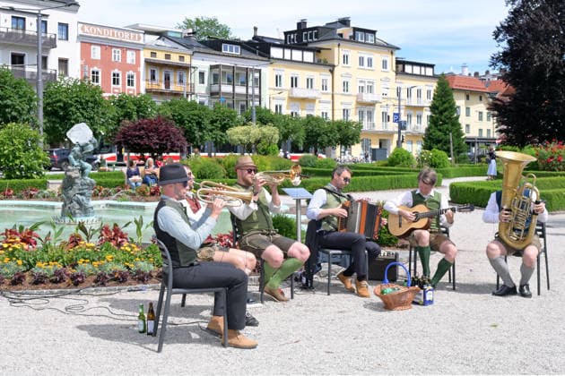 2.Hausmusikroas 2026 in Gmunden - Auftritt der Volksmusikgruppe Tanzmusikkapelle G mahde Wies n im Kaiserpark in Gmunden, fotografiert am 06.06.26. Das Bild zeigt die Volksmusikgruppe Tanzkapelle G™mahde Wies™n während ihres Auftritts im Kaiserpark in Gmunden 2022 - 2.Hausmusikroas 2026 in Gmunden - Auftritt der Volksmusikgruppe Tanzmusikkapelle G mahde Wies n im Kaiserpark in Gmunden, am 06.06.26 *** 2 Hausmusikroas 2026 in Gmunden Performance of the folk music group Tanzmusikkapelle G mahde Wies n in Kaiserpark in Gmunden, photographed on 06 06 26 The picture shows the folk music group Tanzkapelle G™mahde Wies™n during their performance in Kaiserpark in Gmunden 2022 2 Hausmusikroas 2026 in Gmunden Performance of the folk music group