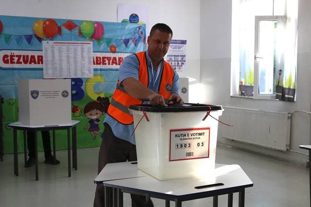 Early general election in Kosovo PRISTINA, KOSOVO - JUNE 7: Voters cast their ballots during the snap general election in Pristina, Kosovo, on June 7, 2026. Polling stations opened across the country as voting began in the early general election. Erkin Keci Anadolu Pristina Kosovo. Editorial use only. Please get in touch for any other usage.  Copyright: x2026xAnadoluxErkinxKecix
